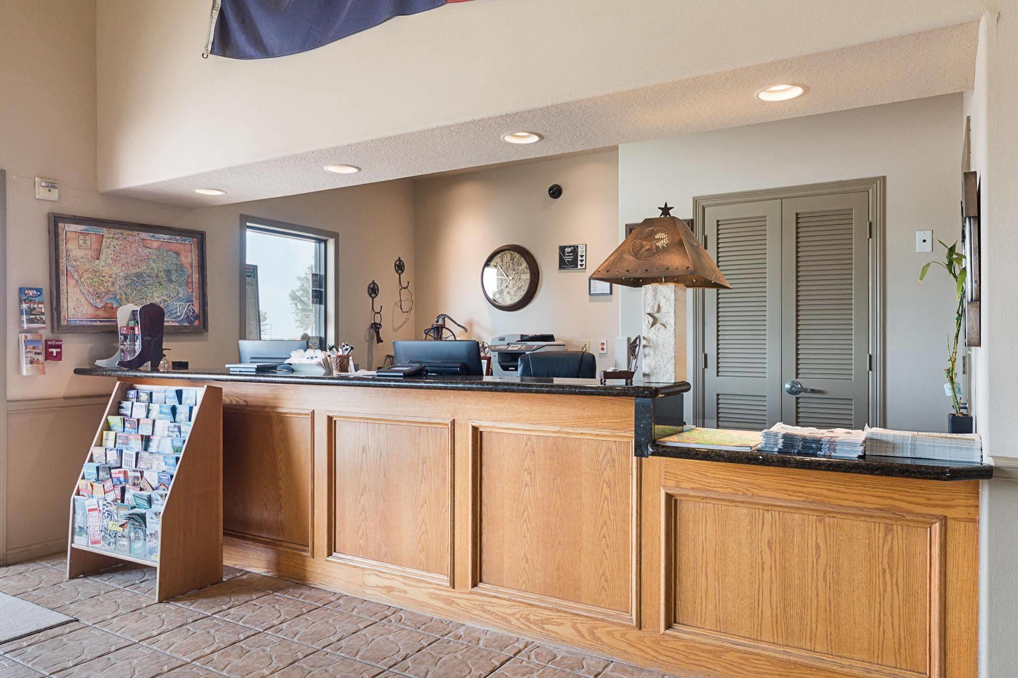 Lone Star Inn And Suites Victoria Extérieur photo