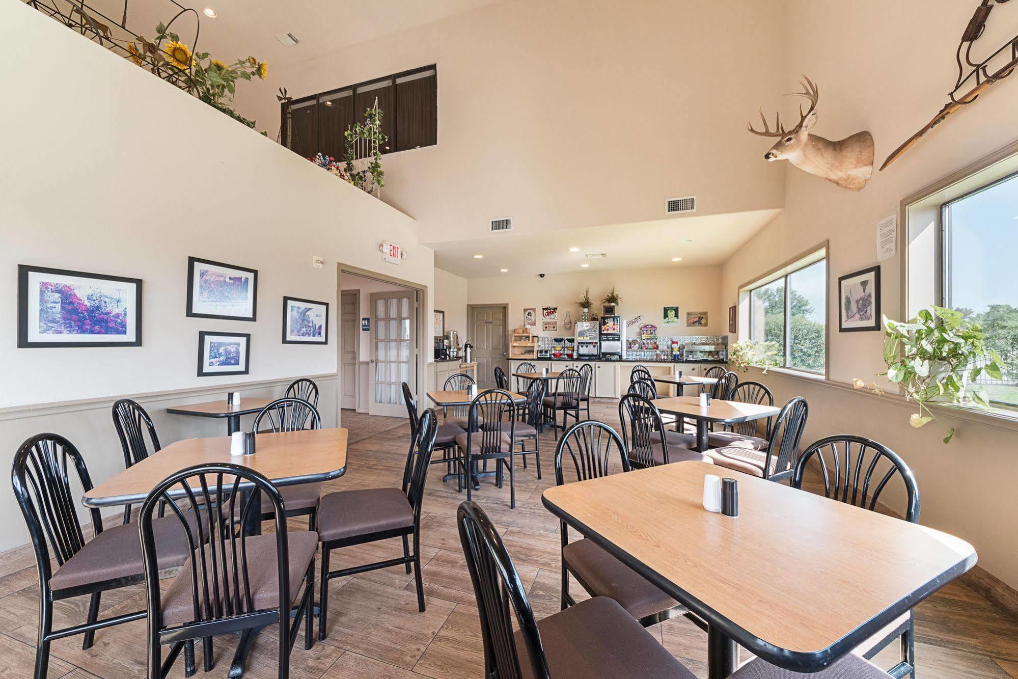 Lone Star Inn And Suites Victoria Extérieur photo